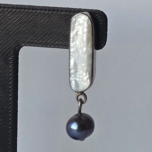 VTG Baroque Mother of Pearl & Black Pearl Drop Earrings, Posts - DTR 925 China